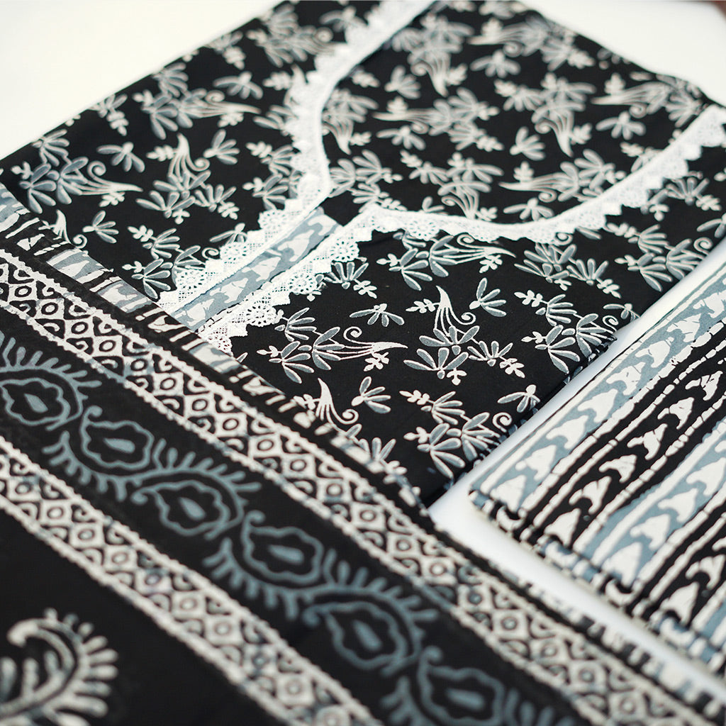 Black mul cotton 3 pc suit with thin Lace Border